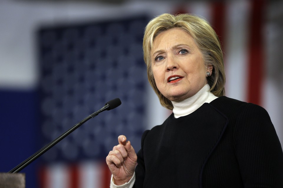 Hillary Clinton llama a votar a todos los estadounidenses