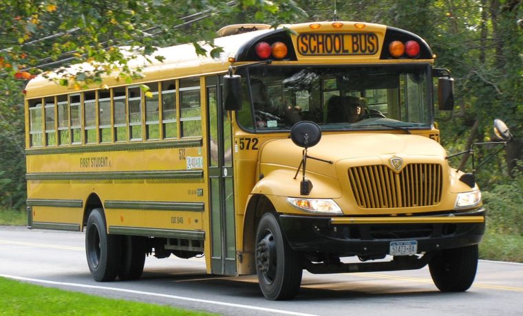 Consecuencias para el seguro de violar el “Stop” de los autobuses escolares en Florida