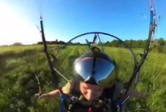 Piloto de paramotor rescató a mujer tras hundirse en canal de Miami-Dade