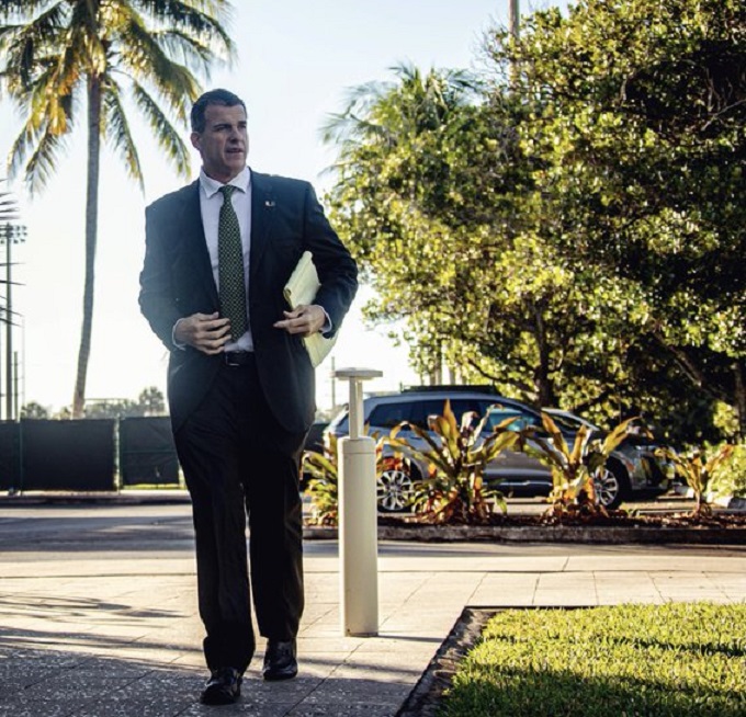 Miami Hurricanes presentó a su nuevo entrenador en jefe