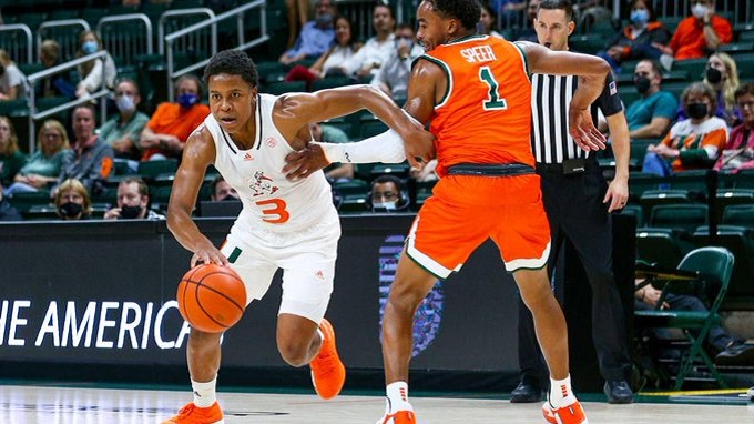 Charlie Moore guio a los Miami  Hurricanes a una importante victoria