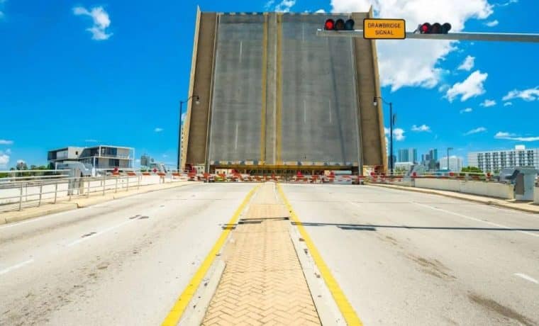 Miami-Dade planea uso de IA para mejorar seguridad de sus puentes