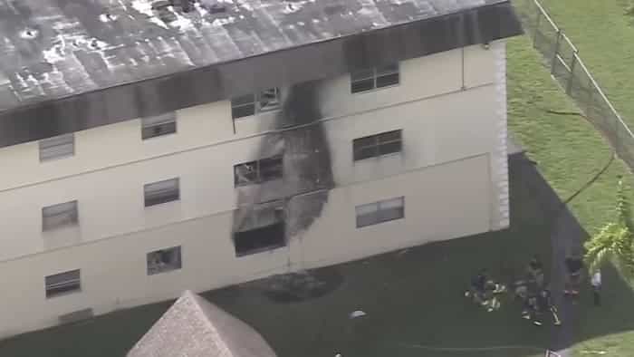 Bomberos apagan incendio en edificio de Lauderdale Lakes