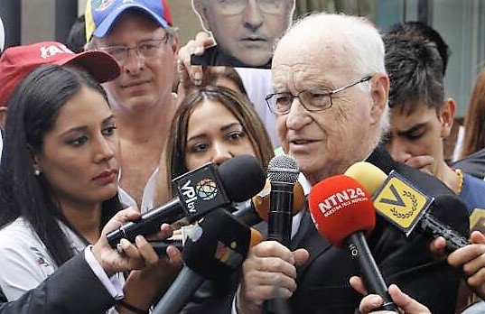 Enrique Aristeguieta Gramcko le pidió al presidente interino de Venezuela que no regrese aún al país