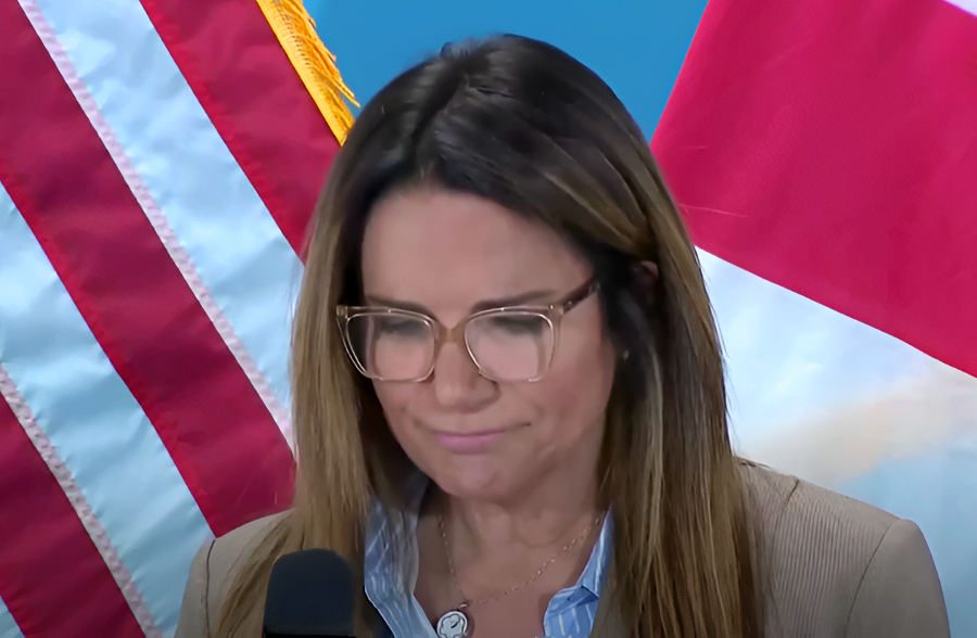 Solo fue un susto: Senadora de Florida se desmaya frente al gobernador DeSantis