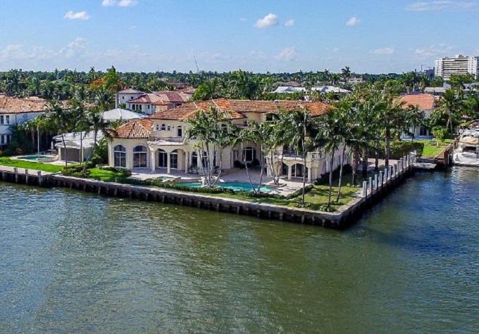 Inversionista compro mansión frente a las islas venecianas en Miami Beach