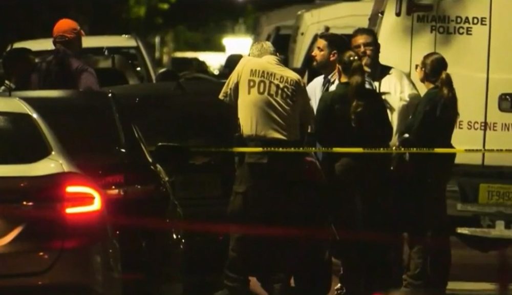 Dos hombres mueren baleados tras reporte de tiroteo en vivienda de Miami
