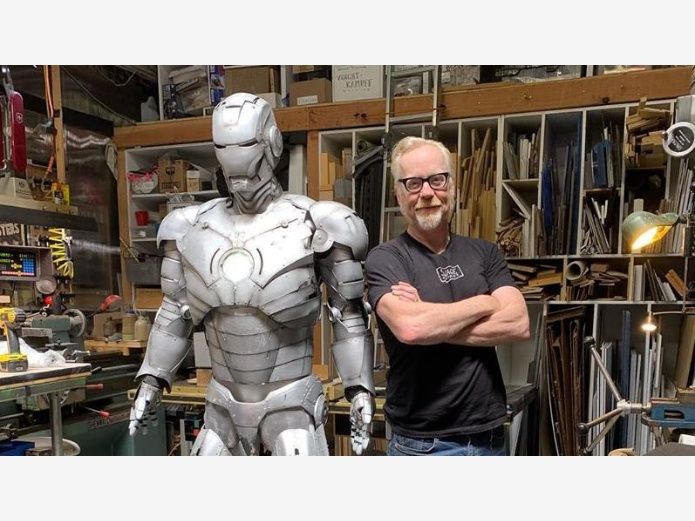 Adam Savage construye un impresionante traje de Iron Man que puede volar (Video)
