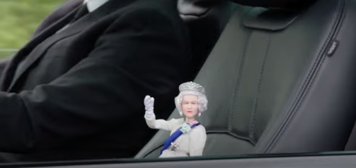 Isabel II tendrá su propia muñeca Barbie