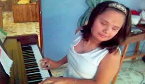¡Increíble! Virtuosa pianista invidente y con síndrome de Down se presentará en Colombia