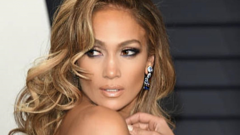 ¡Qué cuerpazo! Jennifer Lopez impactó con diminuto bikini color vino (Fotos)