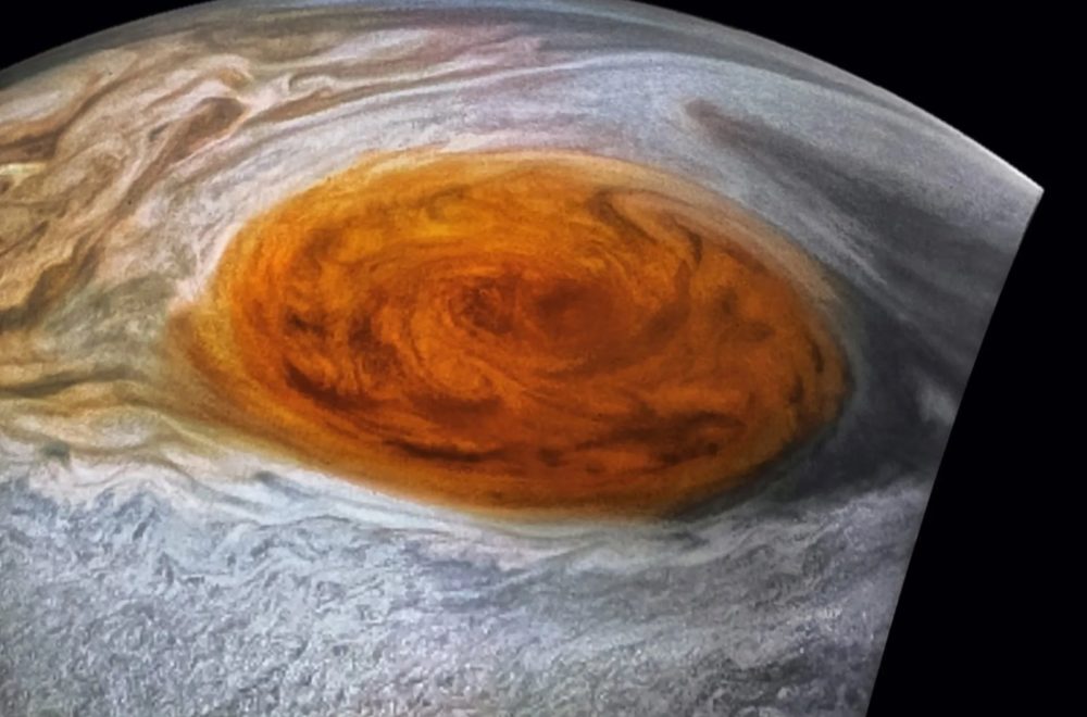 Desconcierto en la NASA ante aparición de extraña luz sobre Júpiter