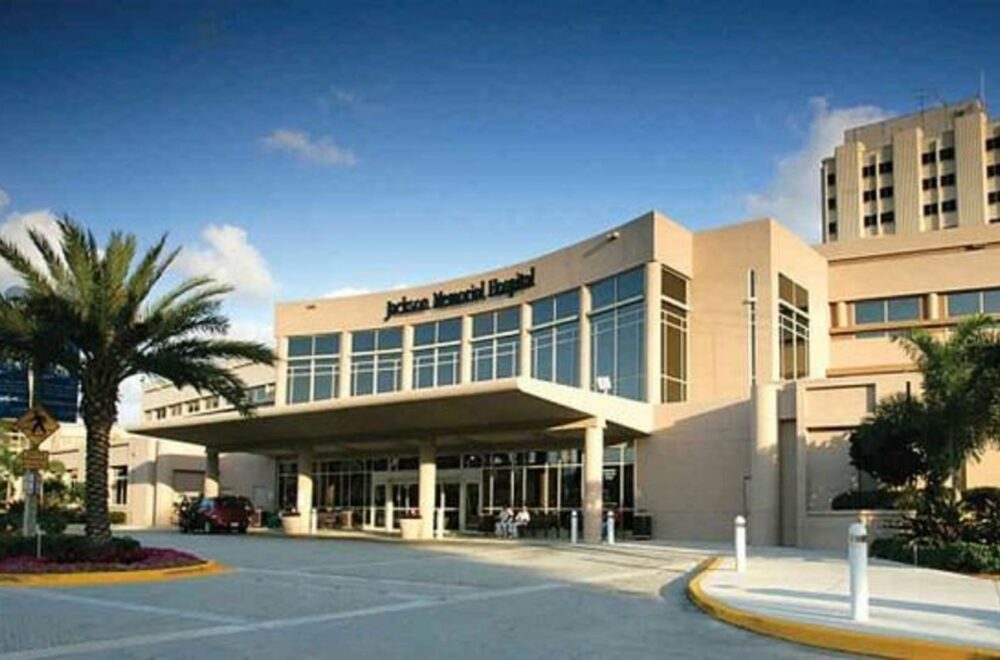 Recluso se fugó del Jackson Memorial Hospital a bordo de un Maserati