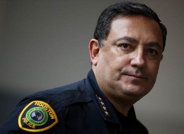 Jefe de la Policía de Miami apelará decisión de su despido este jueves