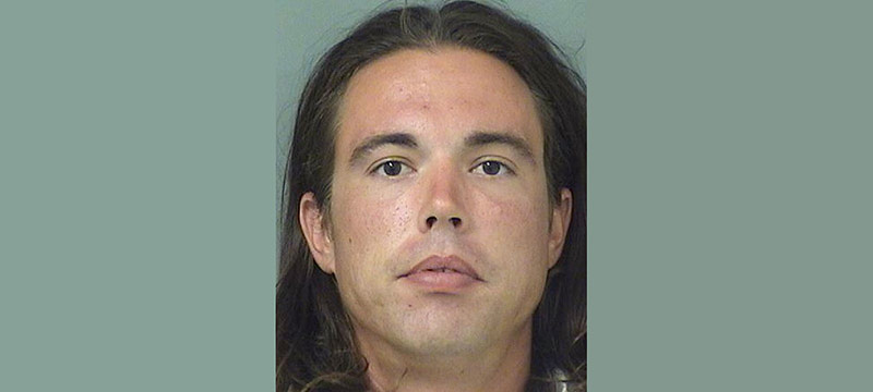 Novio del sur de Florida arrestado por agredir a hombre que no colaboró