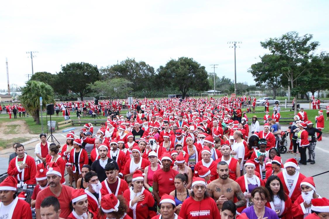 Cientos de Santa Claus participaron en el Jingle Bell Jog de Miami Lakes