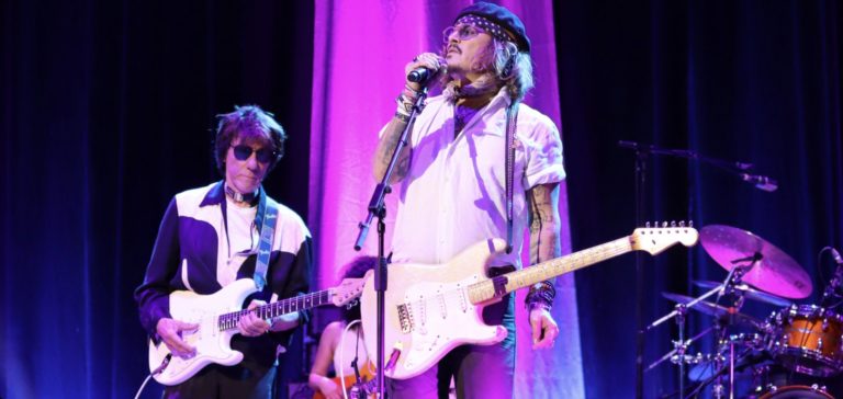 VIDEO | Johnny Depp toca en un concierto de Jeff Beck