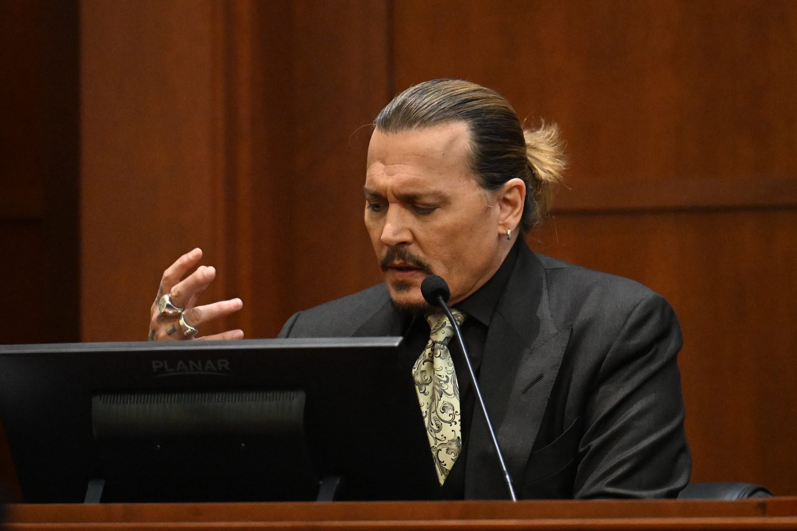 Johnny Depp aseguró en su juicio que nunca ha golpeado a una mujer
