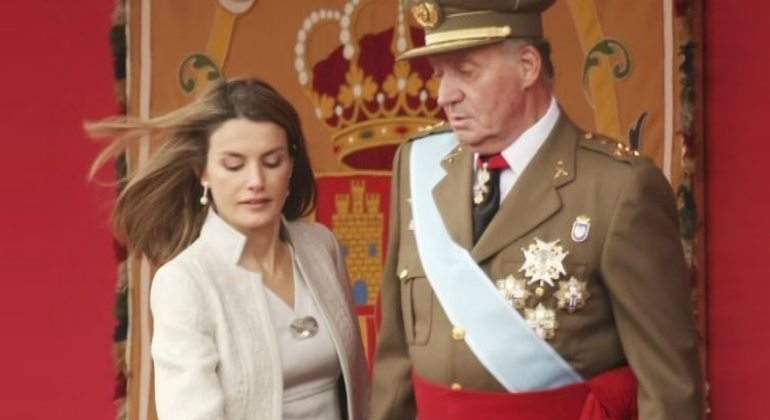 ¡Letizia ganó y está furiosa! Juan Carlos I sale de La Zarzuela