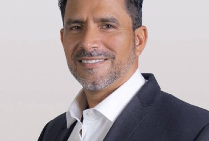 Representante de la Junta Escolar de Broward espera ser juramentado