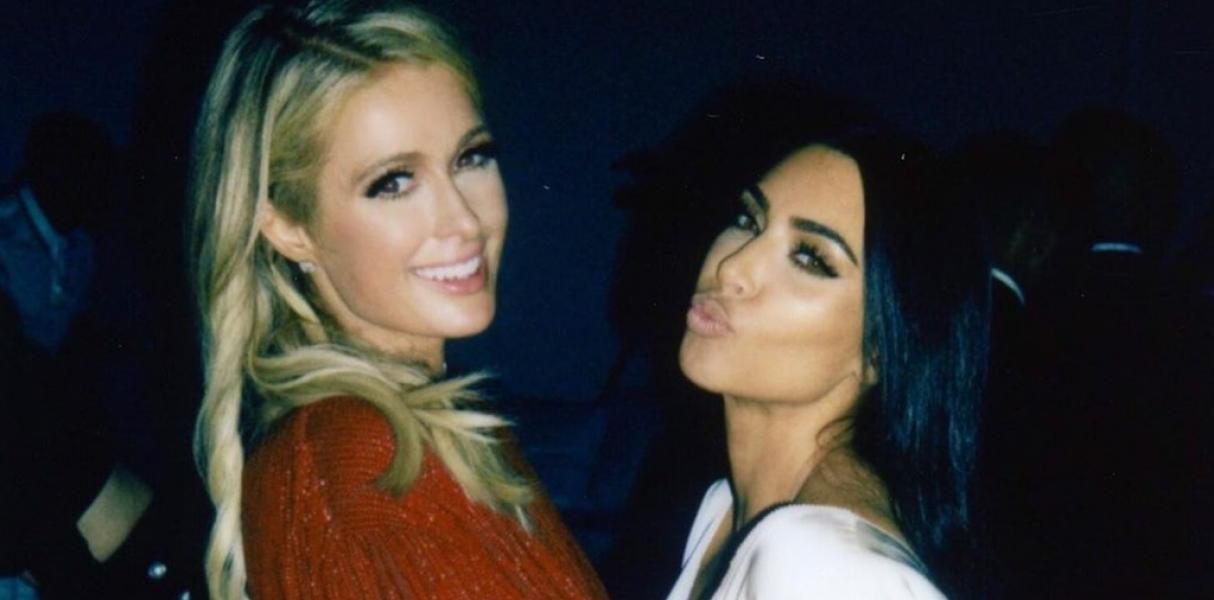 Kim Kardashian y Paris Hilton se deslizan sobre nieve y no llevaban mucha ropa