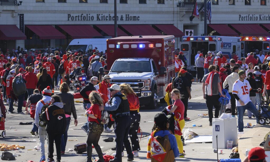 Tiroteo empaña festejo de los Kansas City Chiefs: 8 niños entre los heridos