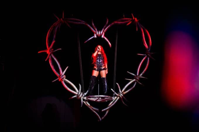Karol G deslumbró a sus fanáticos de Miami con un show  impresionante