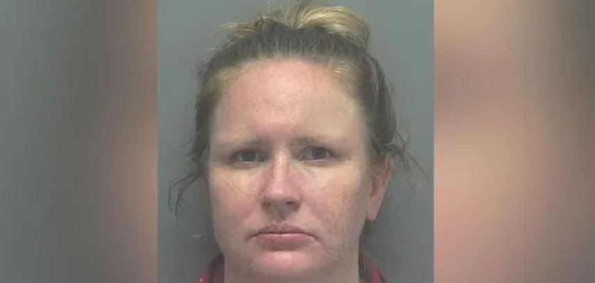 Mujer detenida tose a policías tras decir que tenía coronavirus en Florida