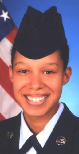 Congresista de California solicita investigar más la muerte de la piloto de la Fuerza Aérea de Travis