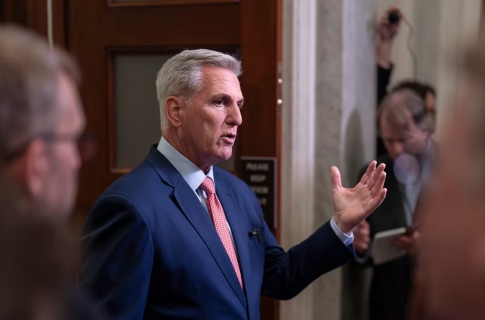 Kevin McCarthy solicita juicio político contra el presidente Biden