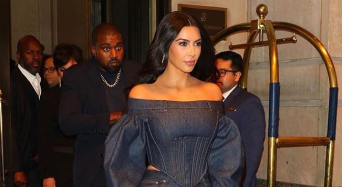 ¿Aumentó la talla? Kim Kardashian mostró su enorme trasero con este jean (Fotos)