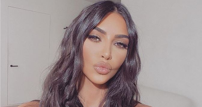 Kim Kardashian puso patas arriba Instagram con este selfie en el baño (Foto)