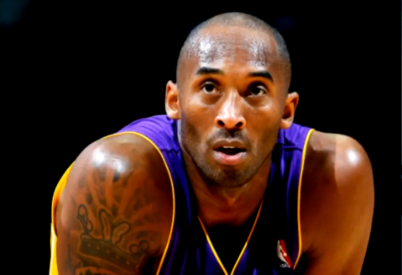 Personas del centro de Florida presentan sus respetos a la leyenda de la NBA Kobe Bryant