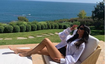 Kourtney Kardashian muestra sus ‘dotes’ con bikini de leopardo en la piscina (+Fotos)