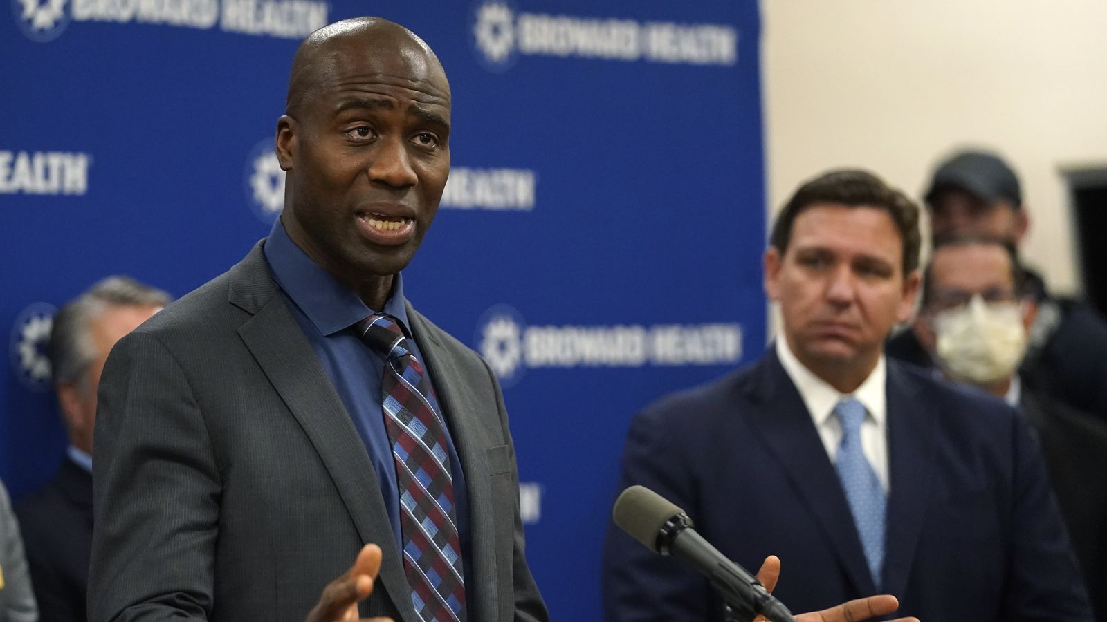 Senado de Florida confirmó a Dr. Joseph Ladapo como Cirujano General del estado