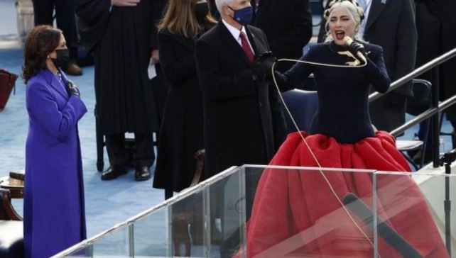 Vestido de Lady Gaga causó alto impacto en la toma de posesión de Biden