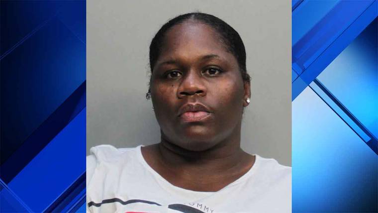Arrestaron a madre por golpear con un cable a sus hijos en Miami