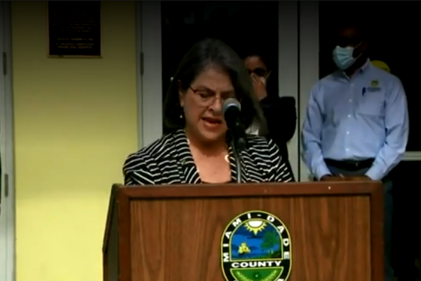Alcaldesa de Miami-Dade insta al público a vacunarse contra el COVID-19