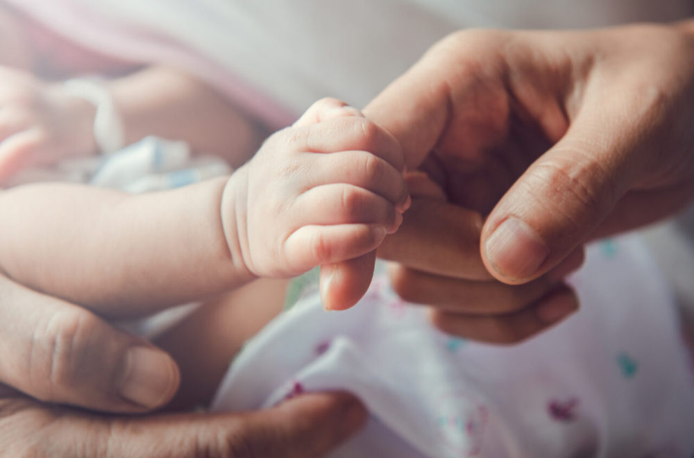 Trabajadores estatales tendrán licencia de maternidad remunerada en Florida