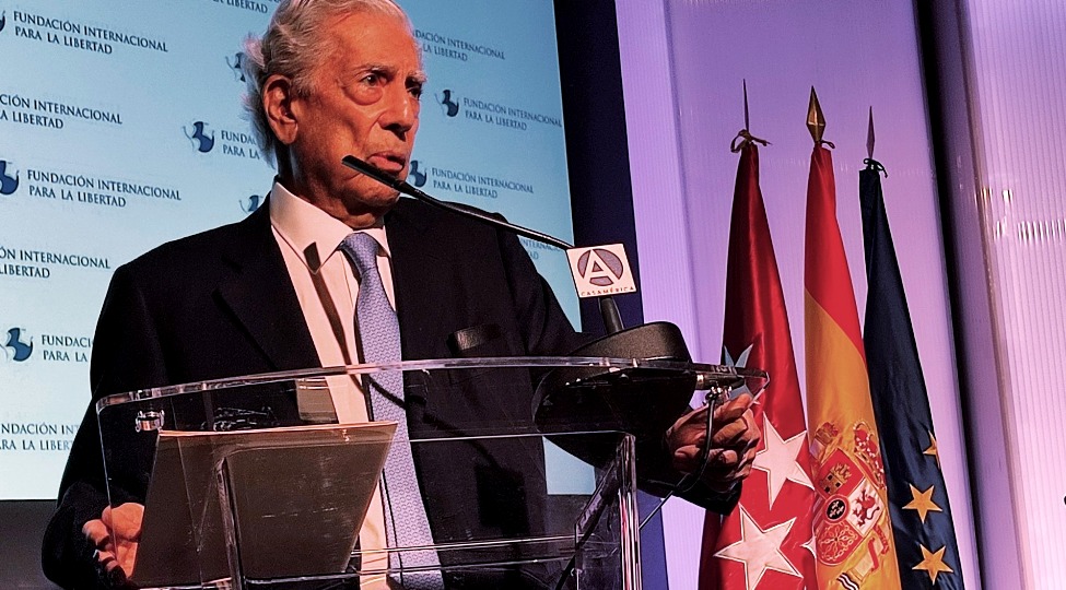 Vargas Llosa espera que el mandato Petro sea un “accidente corregible”