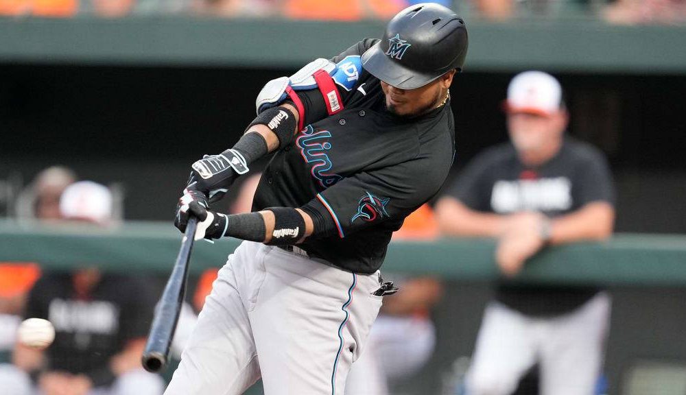 Luis Arráez vuelve a lucir y conquista sexto juego de 4 hits en la MLB