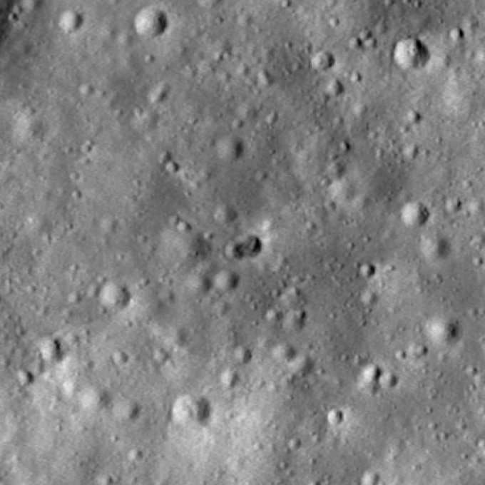 NASA  informó que se halló un nuevo cráter en la luna