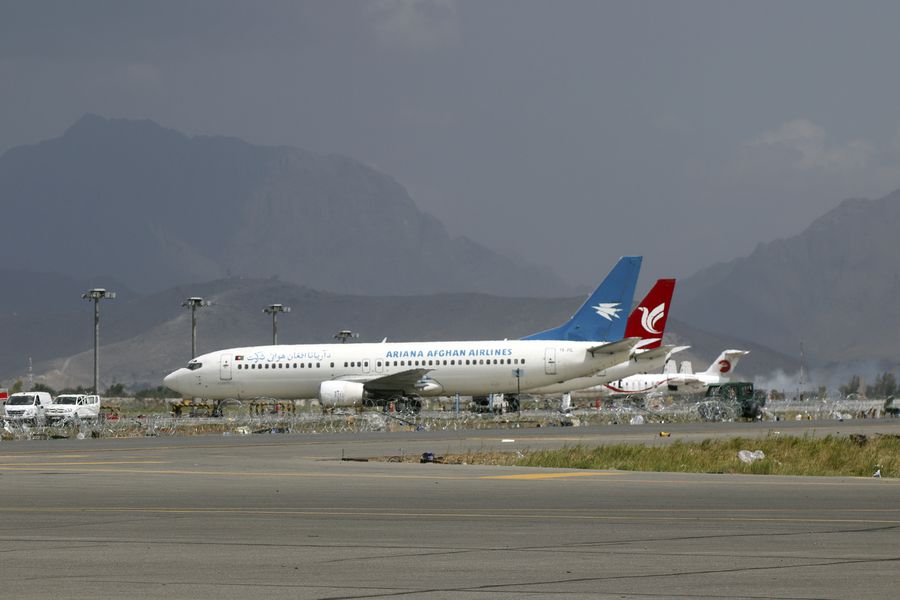 Reanudan vuelos nacionales en el aeropuerto de Kabul
