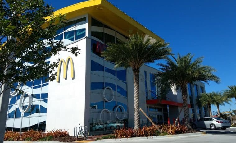Video: El McDonald’s más grande de EE.UU está en Orlando