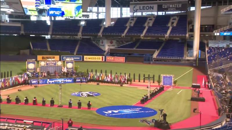 MDC celebró graduaciones en el estadio de los Miami Marlins