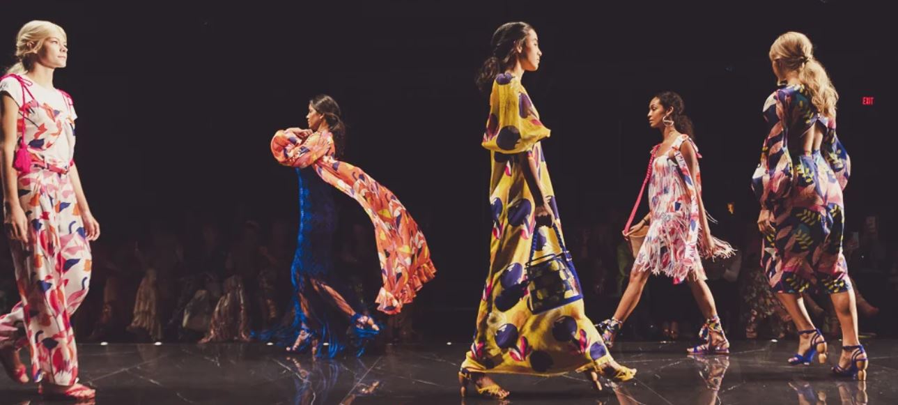 Agatha Ruiz de la Prada deslumbró con su colección de “estilo propio” en la Miami Fashion Week