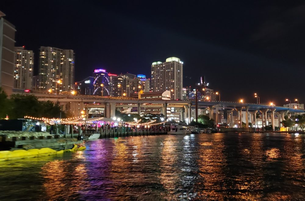Al menos 17 personas fueron secuestradas dentro de barco en Miami River