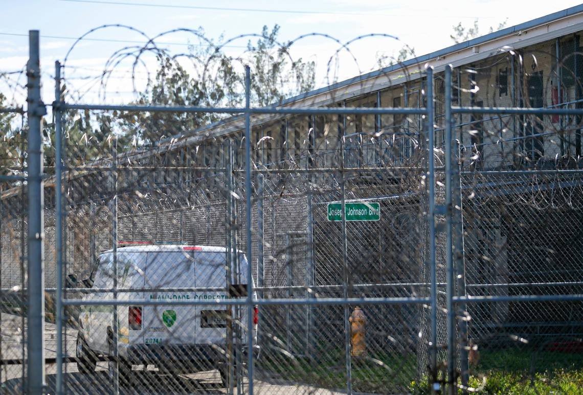 Cárcel Stockade de Miami-Dade quieren reabrirla luego del paso de la ómicron