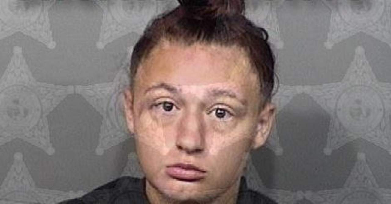 Una joven de 19 años fue arrestada luego de asesinar a su madre a apuñaladas
