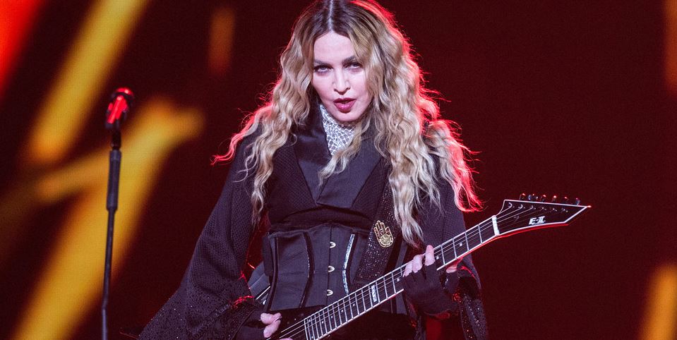 ¡Al descubierto! Madonna apuesta por nuevo contraste de color en su cabello